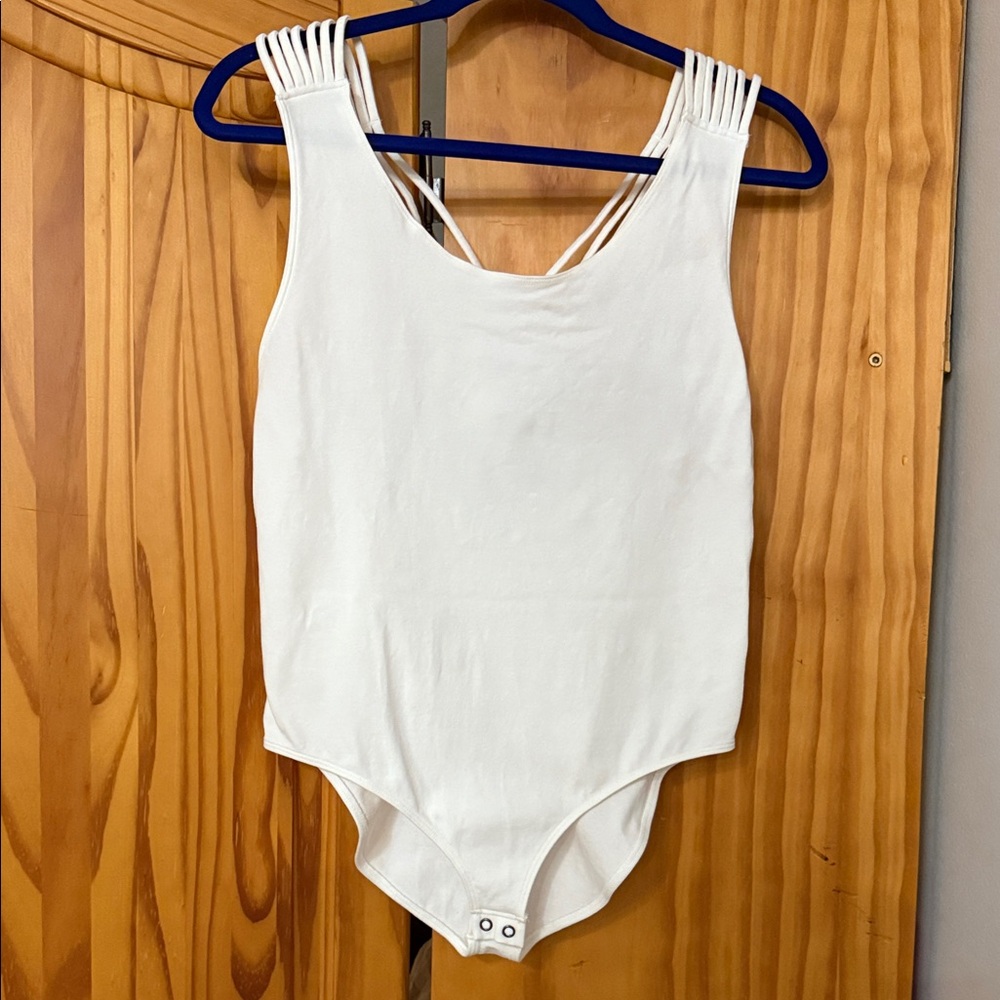 EXPRESS ONE ELEVEN STRAPPY BODYSUIT WOMEN M WHITE LATTICE-BACK STRETCH SNAP CLOS